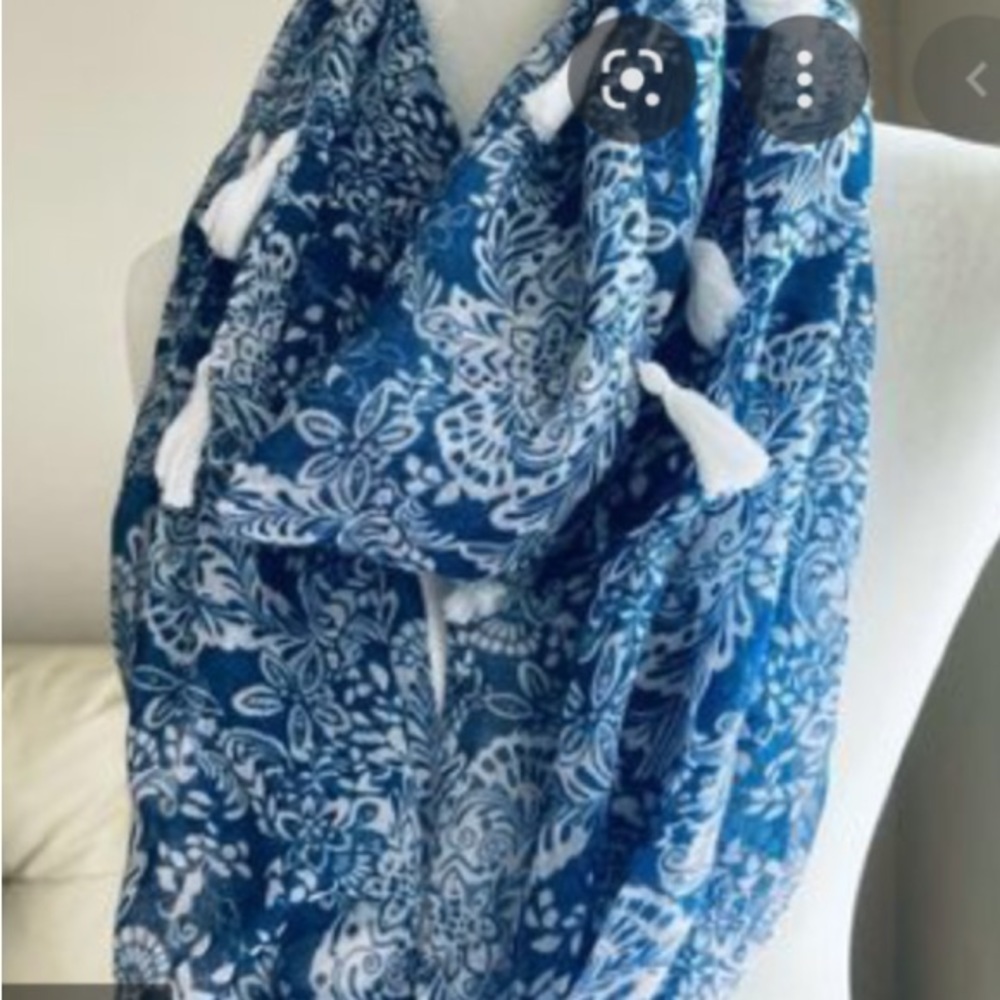 New Claire’s scarf with white tassels blue infinity style